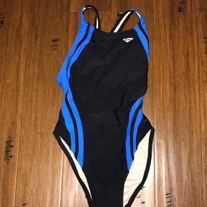 One piece swim suit size 34/S.